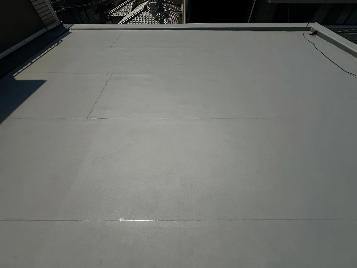 大阪市北区のテナントビルの屋上にて。